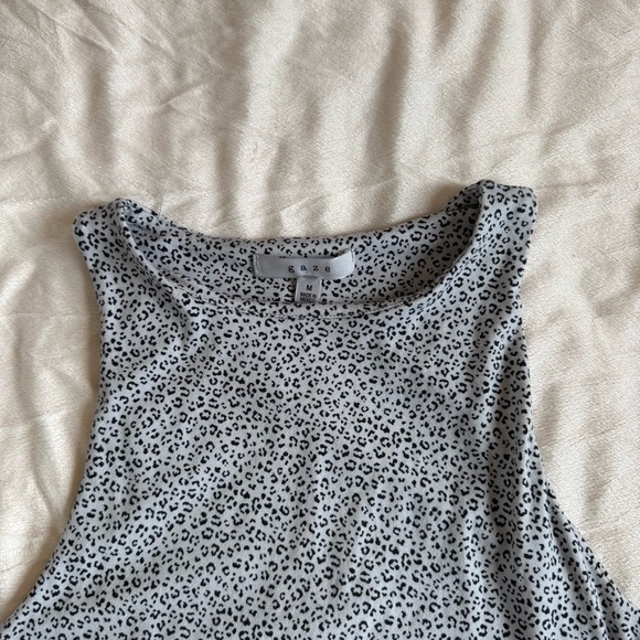 ✨4/$25✨ Gaze Black and Gray Leopard Print Top - Picture 4 of 6